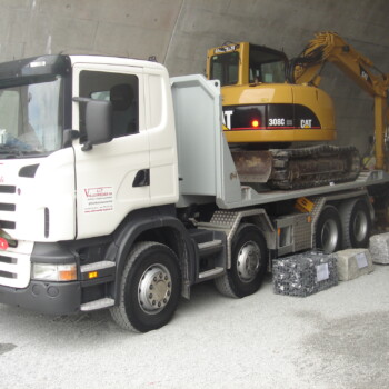 Maschinenpark - LKW und Bagger